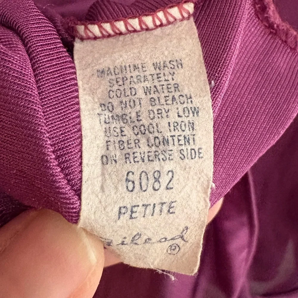 Vintage Gilead petite medium Elegant Purple Nightgown - Picture 12 of 13
